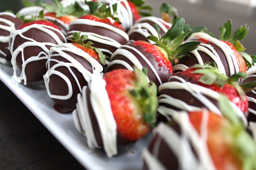 Easy Chocolate Covered Strawberries