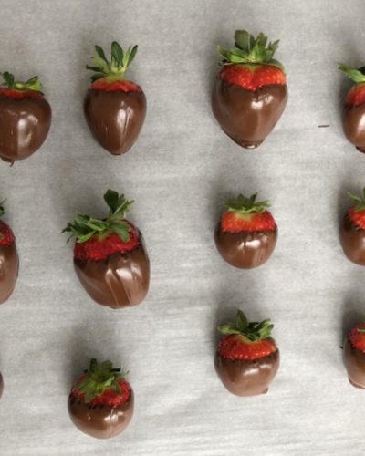 Easy Chocolate Covered Strawberries